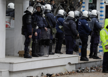 Υποδοχή ηρώων για αστυνομικούς των ΜΑΤ στον Έβρο (ΒΙΝΤΕΟ)