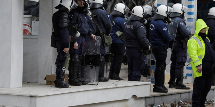 Υποδοχή ηρώων για αστυνομικούς των ΜΑΤ στον Έβρο (ΒΙΝΤΕΟ)