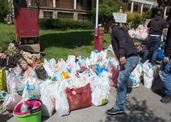 Προσφορά ειδών πρώτης ανάγκης από τον Ρουβίκωνα στο Γηροκομείο Αθηνών