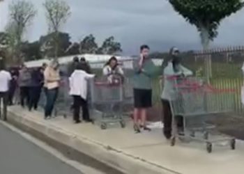 Ουρές ενός χιλιομέτρου σε σούπερ μάρκετ στη Φλόριντα λόγω κορωνοϊού (ΒΙΝΤΕΟ)