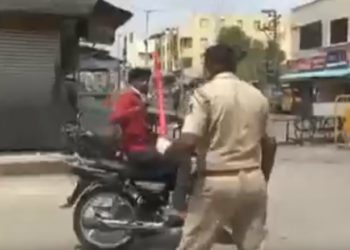 Με τον βούρδουλα η απαγόρευση κυκλοφορίας για τον κορωνοϊό (ΒΙΝΤΕΟ)