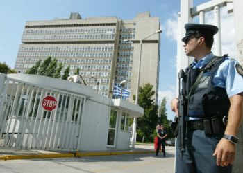Σχέδιο για ανάκληση απόστρατων σε περίπτωση κρίσης μελετά η Κατεχάκη
