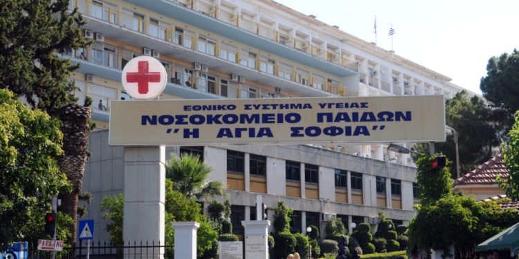 Θρίλερ με 8χρονη στο Παίδων – Μεταφέρθηκε με σφαίρα στο πόδι