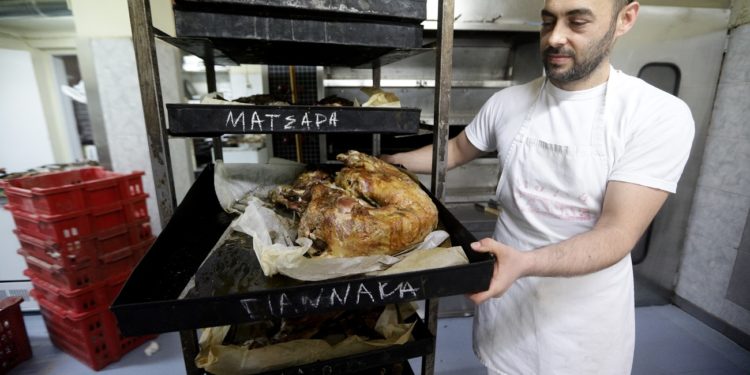 Πειθαρχημένοι οι Έλληνες την Κυριακή του Πάσχα – Ελάχιστες οι παραβιάσεις της απαγόρευσης