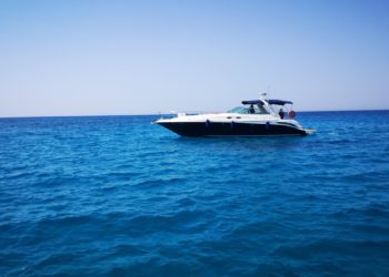 Κότερα εγκλωβισμένα στη Μεσόγειο – Δεν τα δέχεται καμία μαρίνα λόγω κορωνοϊού