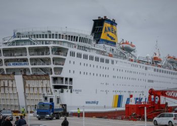 Μέλη του πληρώματος του “Ελευθέριος Βενιζέλος” έσπασαν την καραντίνα