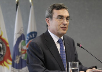 Οικονόμου: Ανοιχτά όλα τα σενάρια για την απαγόρευση κυκλοφορίας