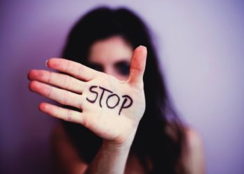 Και νέες οδηγίες της ΕΛΑΣ για τις περιπτώσεις ενδοοικογενειακής βίας