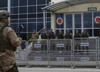 Η Τουρκία αφήνει ελεύθερους 90.000 κρατούμενους!