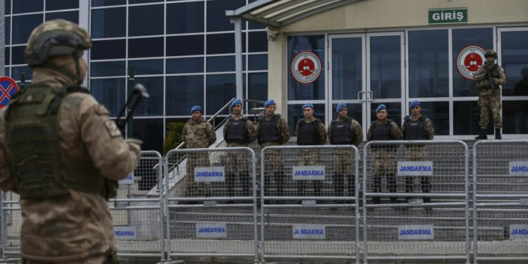 Η Τουρκία αφήνει ελεύθερους 90.000 κρατούμενους!