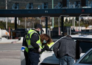 Σφραγίζουν δρόμους, σταθμούς και λιμάνια – Έλεγχοι και για τα εξοχικά στην Αττική