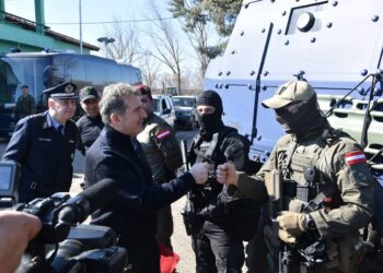 Χρυσοχοΐδης: “Θα κατασκευάσουμε τον φράχτη προασπίζοντας τα συμφέροντα της χώρας μας”.