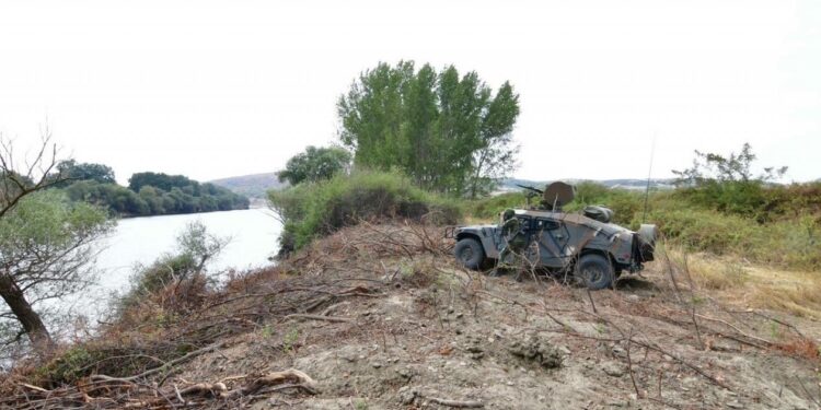 Τουρκικές προκλήσεις με ριπές όπλων στον Έβρο