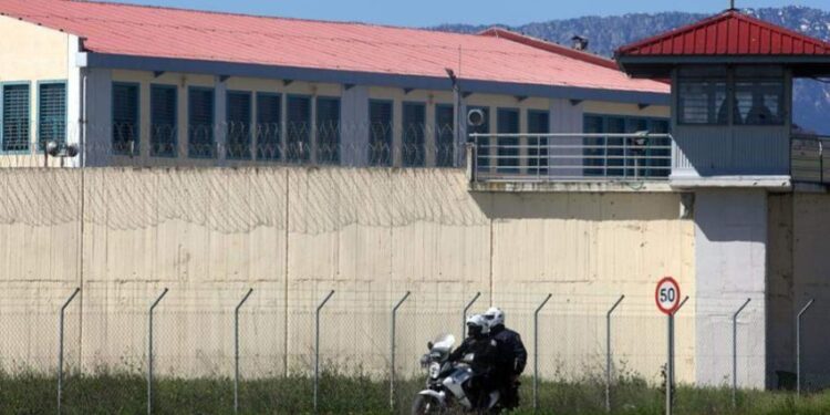 Φυλακές Τρικάλων: Κρατούμενος χτύπησε σωφρονιστικό υπάλληλο με τηγάνι!