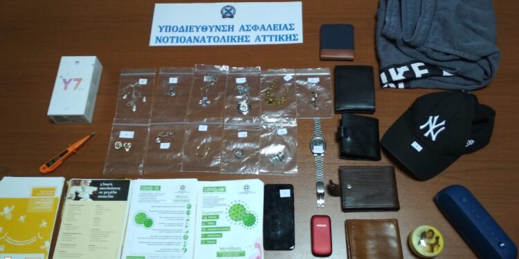 Μοίραζαν ενημερωτικά για τον κορωνοϊό για να αδειάζουν σπίτια