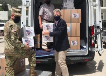 Υγειονομικός εξοπλισμός προστασίας στην ΕΛΑΣ από την πρεσβεία των ΗΠΑ