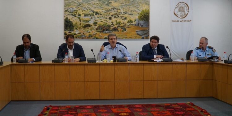 «Προσκύνημα» στα Ανώγεια με… ευαγγέλιο τον νόμο. Ναι μεν αλλά… από τον Μ. Χρυσοχοΐδη