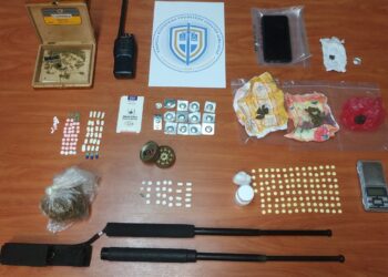 Δεσμοφύλακας και Δημοτικός Αστυνομικός διακινούσαν ναρκωτικά στον Κορυδαλλό