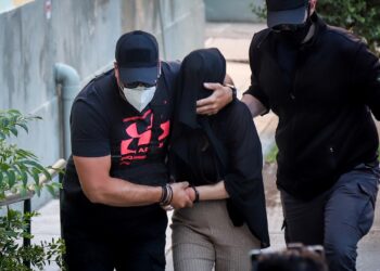 Δίωξη στην 35χρονη για απόπειρα ανθρωποκτονίας από πρόθεση για την επίθεση με βιτριόλι