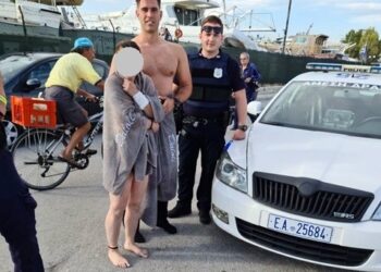 Αμεσοδρασίτης έσωσε κολυμβήτρια από πνιγμό στον Άλιμο – ΒΙΝΤΕΟ