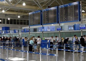 Δώδεκα κρούσματα κορωνοϊού σε αεροσκάφος από την Ντόχα – Στοπ στις πτήσεις από Κατάρ