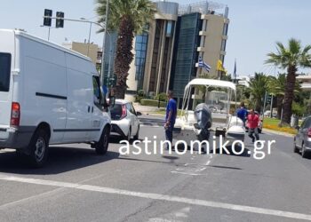 Φουσκωτό περίμενε σε φανάρι στη Βουλιαγμένης! (ΦΩΤΟ)
