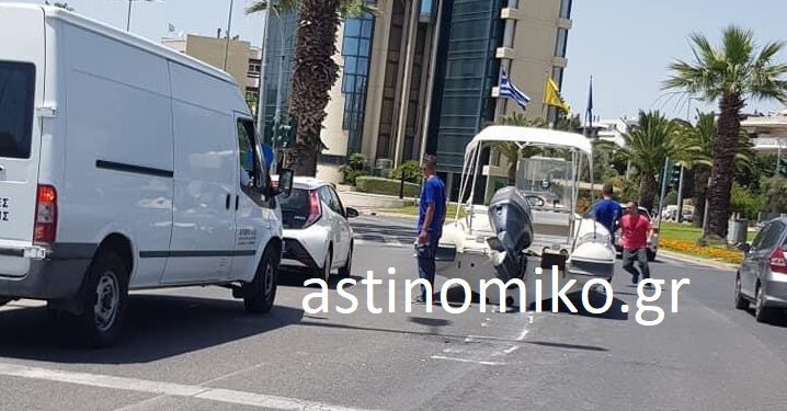 Φουσκωτό περίμενε σε φανάρι στη Βουλιαγμένης! (ΦΩΤΟ)