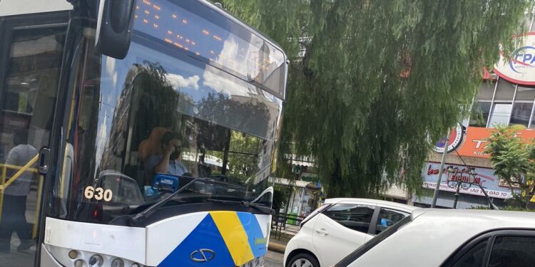 Οδηγός λεωφορείου σε τυφλό: Πάτα το κουδούνι όταν δεις την στάση!! (ΒΙΝΤΕΟ)