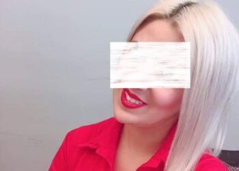 Ερωτικό το κίνητρο της ξανθιάς γυναίκας με το βιτριόλι – Ποια είναι η 35χρονη που ανακρίνεται