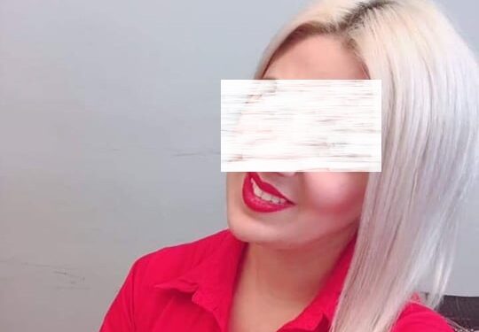 Ερωτικό το κίνητρο της ξανθιάς γυναίκας με το βιτριόλι – Ποια είναι η 35χρονη που ανακρίνεται