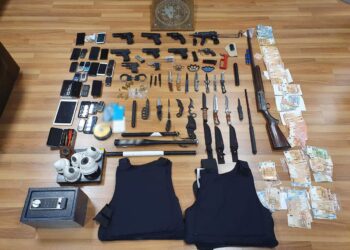 Από εκβιασμούς και βόμβες μέχρι κυνομαχίες και τοκογλυφία στην δράση των εκβιαστών του Πειραιά