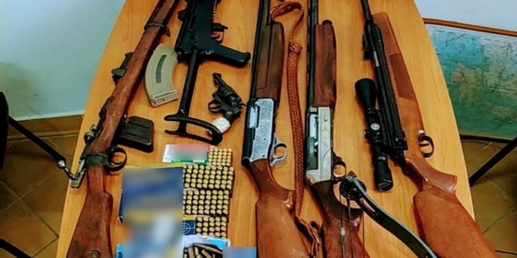Περίεργο μήνυμα στον τοίχο του 52χρονου με τα όπλα στο Αγρίνιο – ΒΙΝΤΕΟ και ΦΩΤΟ