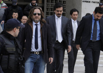 Η Άγκυρα επαναφέρει την έκδοση των 8 Τούρκων αξιωματικών