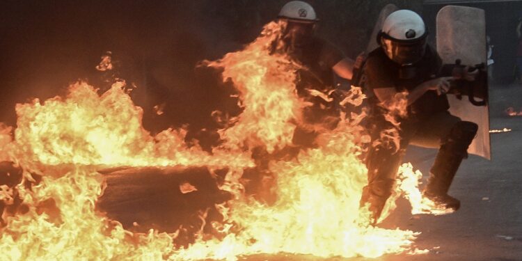 Ένωση Αθηνών: Να προστατεύουμε τους πολίτες ή τους μπαχαλάκηδες;