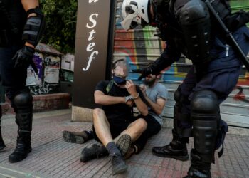 Ανακοίνωση της ΓΑΔΑ για τα επεισόδια και τις συλλήψεις στην ΑΣΟΕΕ – ΦΩΤΟ