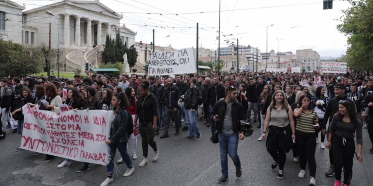 Δεν δέχονται οι εισαγγελείς να παρίστανται σε διαδηλώσεις ούτε να τις «διαλύουν»