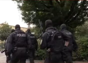 Operation Kosmos: Βίντεο από την επιχείρηση της γερμανικής ΕΚΑΜ στο Βερολίνο