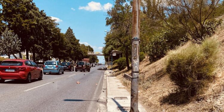 Θανατηφόρο τροχαίο με μοτοσυκλέτα στη λεωφόρο Βουλιαγμένης –  ΦΩΤΟ