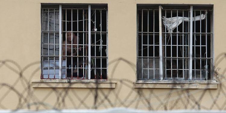 “Σχολεία γονέων” στις φυλακές από το ΥΠΤΠ