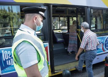 Σαρωτικοί έλεγχοι της ΕΛΑΣ για μάσκες και συνωστισμό σε όλη τη χώρα