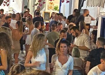 Σε “καραντίνα” Μύκονος και Χαλκιδική – Αυστηρά μέτρα λόγω κρουσμάτων