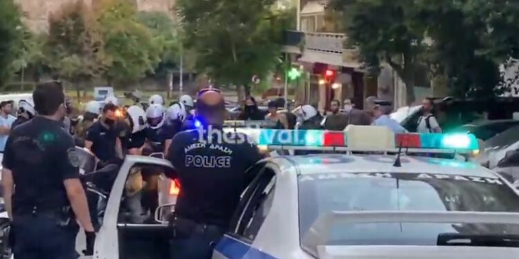 Πυροσβέστες κατά Αστυνομικών για ακραία καταστολή