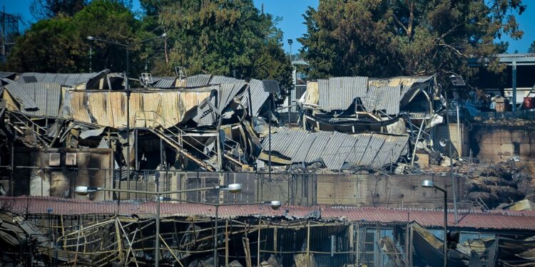 “Έκαψαν την Μόρια για να μεταφερθούν στην ενδοχώρα” – Τα στοιχεία που αναλύονται