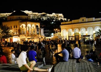 Η χαμένη μάχη της πλατείας, η αμήχανη ΕΛΑΣ και η ατομική ευθύνη