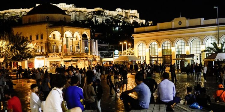 Η χαμένη μάχη της πλατείας, η αμήχανη ΕΛΑΣ και η ατομική ευθύνη