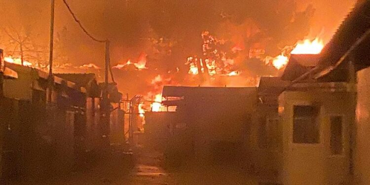 Για την καραντίνα κάηκε το ΚΥΤ στη Μόρια!