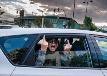 Μία φωτογραφία τέσσερις λέξεις: Το αυγό του φιδιού