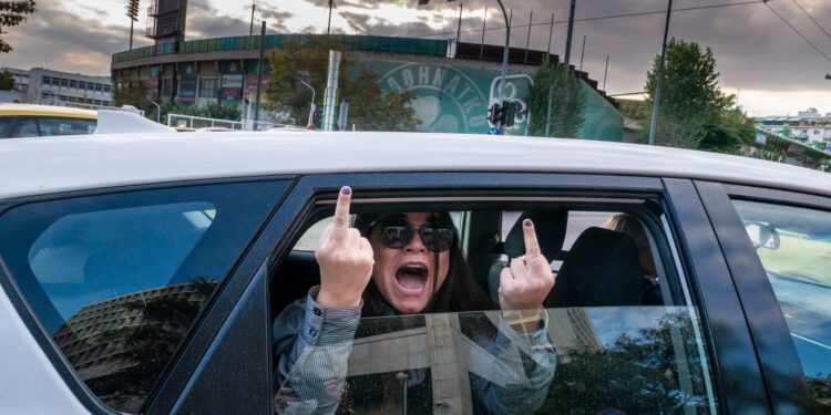 Μία φωτογραφία τέσσερις λέξεις: Το αυγό του φιδιού