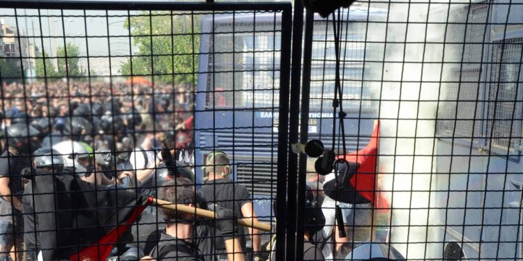 Νέες φωτογραφίες της ΕΛΑΣ από τα επεισόδια στο Εφετείο