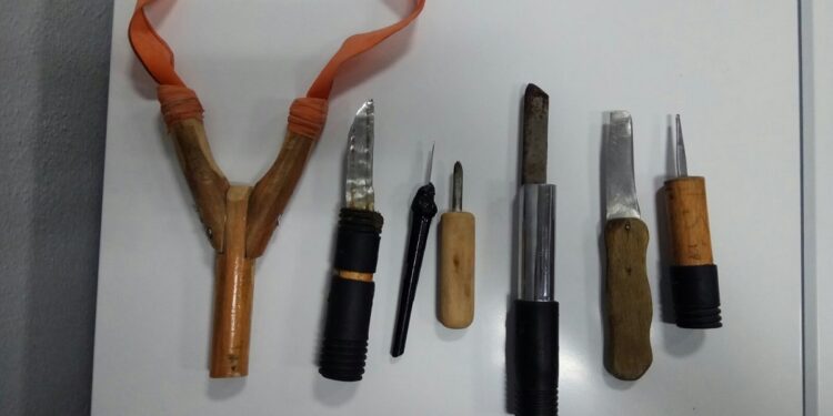 Ναρκωτικά αυτοσχέδια μαχαίρια και σφεντόνες στις φυλακές Δομοκού